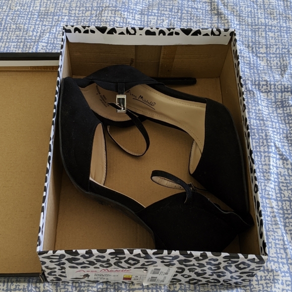 Black Ruffle Heels - Picture 3 of 7